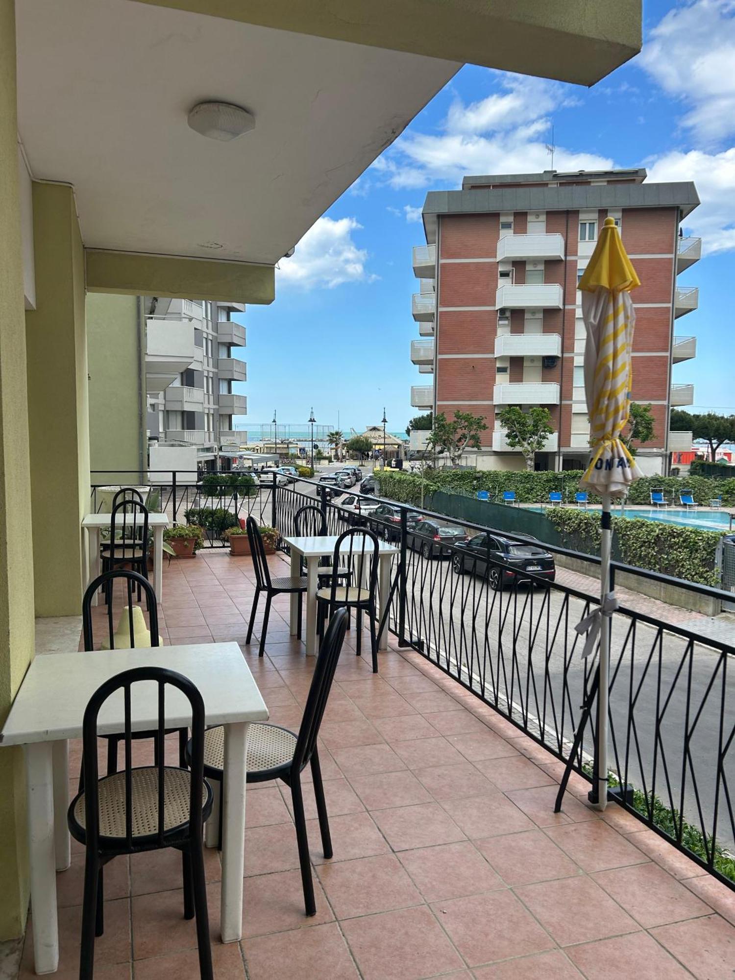 Hotel Ines Cesenatico Exterior foto
